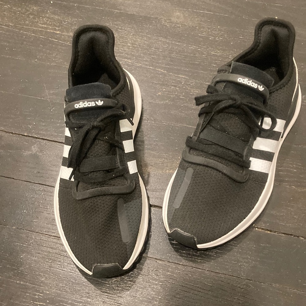 Adidas tennis shoes
